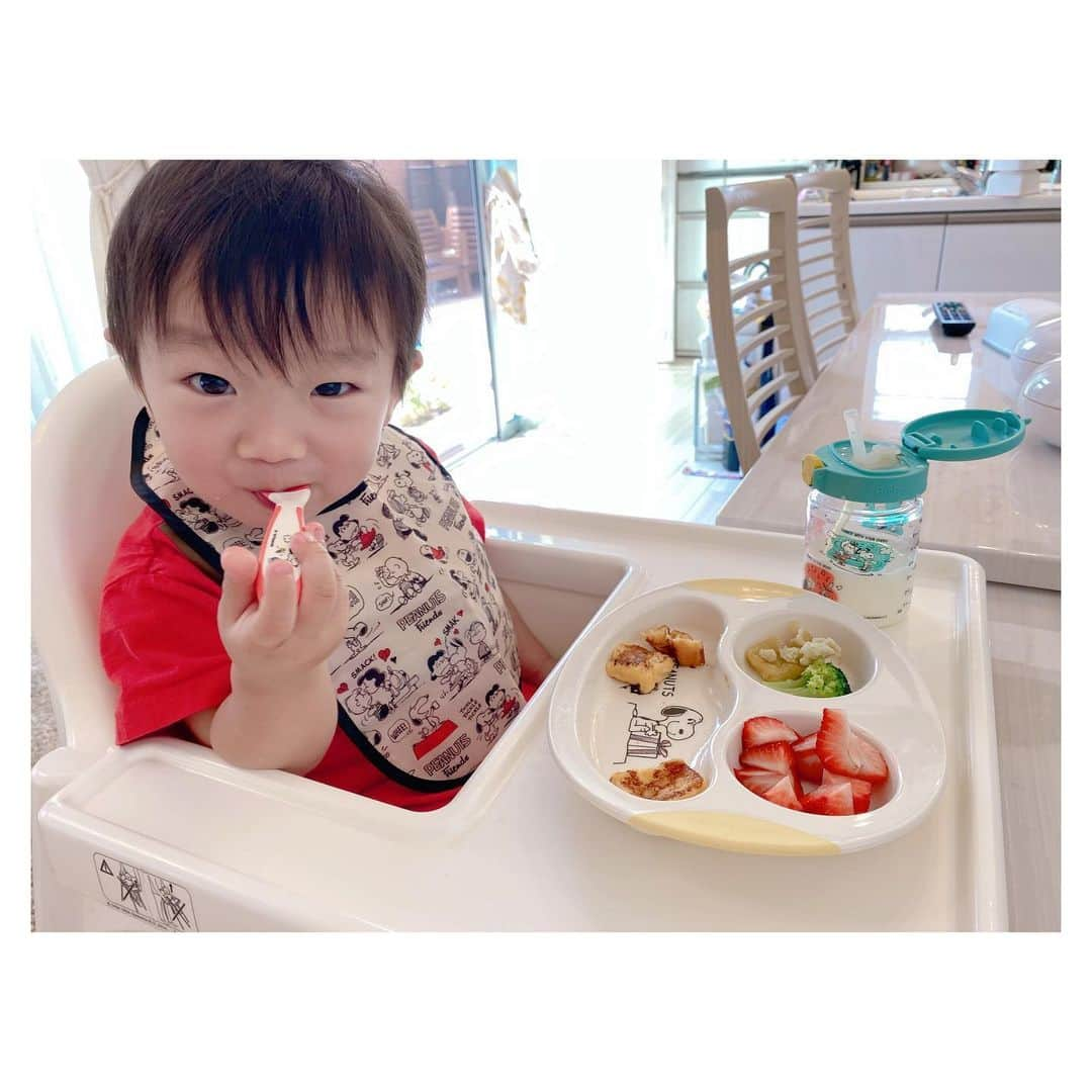 辻希美さんのインスタグラム写真 - (辻希美Instagram)「朝ご飯中な僕❤️笑。  #幸空 #一歳五ヶ月 #もうすぐ一歳半だね #👶💕 #反目率多め #笑」5月30日 12時18分 - tsujinozomi_official