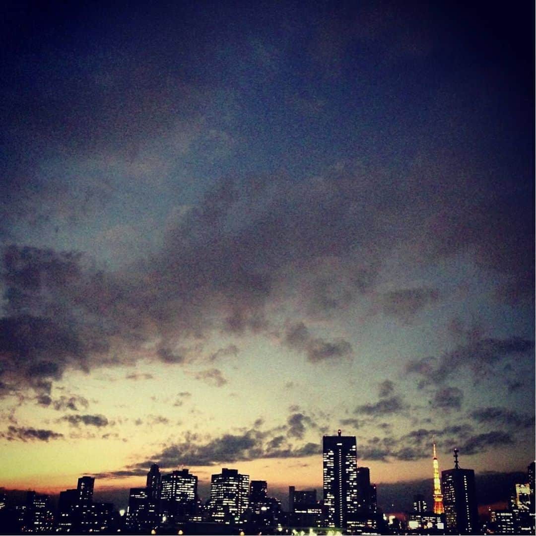 白石隼也さんのインスタグラム写真 - (白石隼也Instagram)「東京の夜景  photo by Shiraishi シリーズ  ライブドアニュース ジョン王インタビュー！ 下記にアクセスお願いします。  https://news.livedoor.com/article/detail/18334567/  https://twitter.com/livedoornews/status/1266565169712250881 https://twitter.com/livedoornews/status/1266565729546981377  舞台『脳内ポイズンベリー』 DVDご予約受付中！  ホリプロオンラインショップにて、白石隼也出演舞台『脳内ポイズンベリー』DVDのメルマガ会員様ご予約受付を開始いたしました！  舞台『脳内ポイズンベリー』DVD 価格：7,480円(税込) 発売予定日：2020年7月中旬～下旬 ※仕様等は変更となる場合がございます。 ◆ご予約受付期間 2020年5月13日(水)11:00～6月24日(水)23:59 ◆メルマガ会員様限定特典 DVD1枚ご購入につき、白石隼也オリジナル生写真1枚をプレゼント！ ※絵柄は1種類となります。 ※特典内容は予告なしに変更となる場合がございます。予めご了承ください。 ◆詳細・ご予約はこちら https://horipro-shop.com/products/detail/392 ※メルマガ会員証明番号は、白石隼也サイトTOPにてご確認いただけます。  皆さまのご予約、お待ちしております！ ─────────── 舞台『脳内ポイズンベリー』 ◆公式HP https://www.nounai-poison-berry.jp/index.html ◆特設ページ http://horipro.jp/r/lp/poison-berry/index?m=sqmm_poison-berry  #白石隼也 #脳内ポイズンベリー #ジョン王 #坊主モデル」5月30日 12時26分 - s_shiraishikun