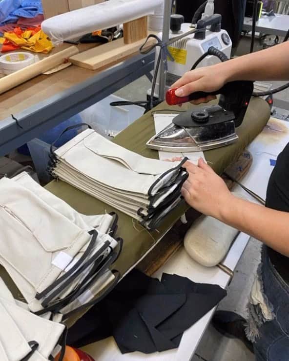 グラフ&ランツのインスタグラム：「We’re working hard on your orders! Sewing, packing, shipping every day. Thank you for your patience ❤️」