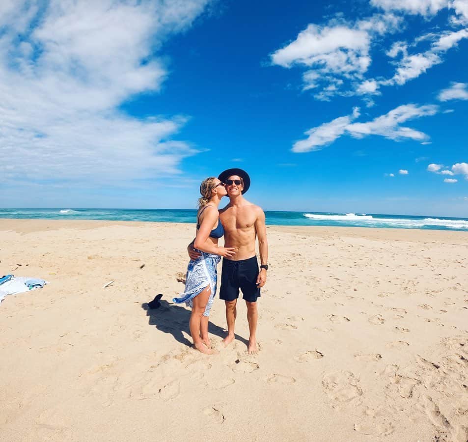 レイキー・ピーターソンのインスタグラム：「Daily dose of vitamin D ☀️」