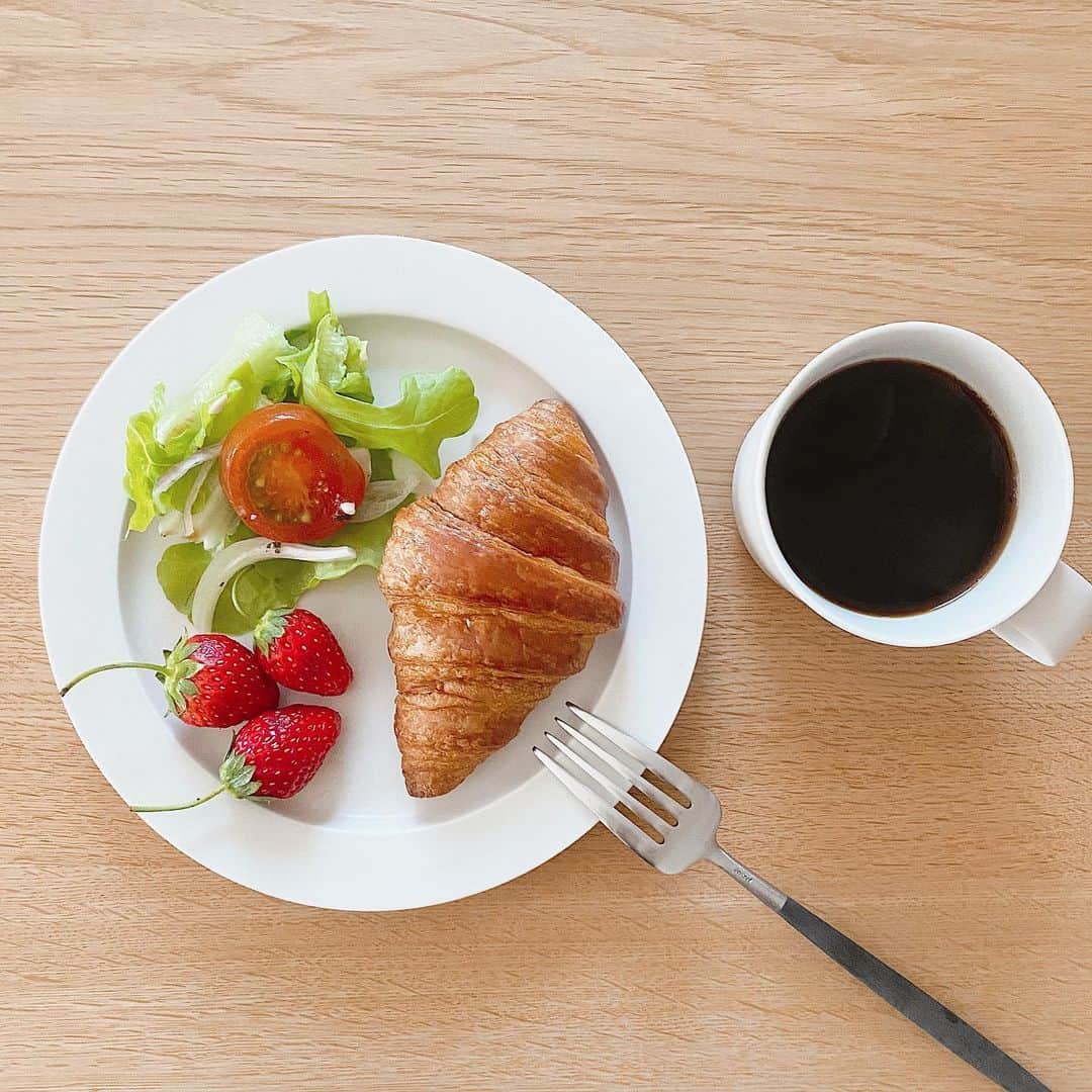 Mameのインスタグラム：「Good morning 🌞」
