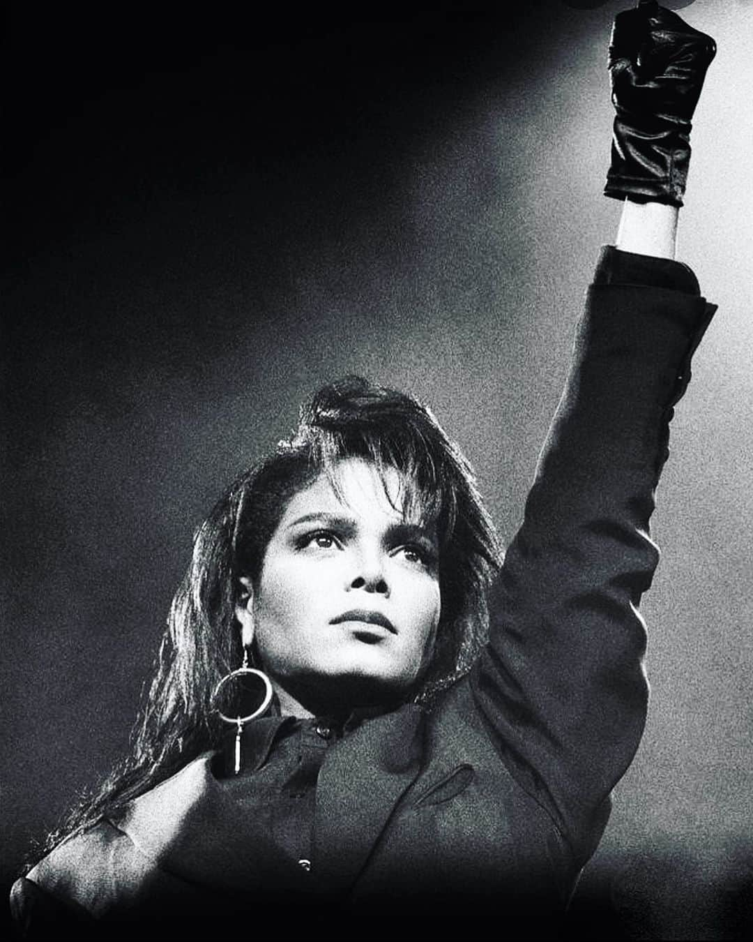 ジャネット・ジャクソンさんのインスタグラム写真 - (ジャネット・ジャクソンInstagram)「#FridayMood ✊🏿」5月30日 8時34分 - janetjackson