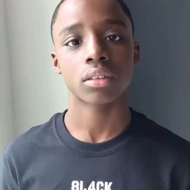 ジュリー・マクニヴンのインスタグラム：「#blacklivesmatter」