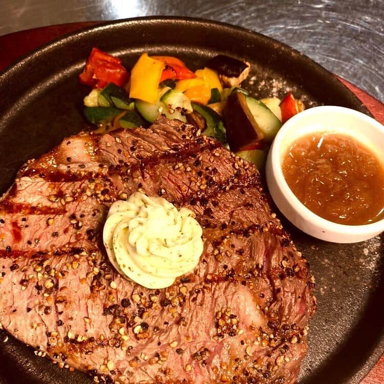 ポジリポのインスタグラム：「新メニュー登場‼︎ ・ 6月1日より新しいメニューが加わります。 中でも鉄板でお出しするステーキがおすすめ‼ ・ ︎ 【THE STEAK  200g】¥1600 ・ US産サーロインの鉄板グリル“ザ・ステーキ“ 熱々の鉄板でお出しするステーキを粗挽き黒胡椒とハーブバターの自慢のソースでお召し上がり下さい。 沖縄の締めの定番はやっぱりステーキです‼︎ 豪快に肉を食べてスタミナをつけ、暑い夏を乗り越えましょう‼︎ ・ ・ New menu appearance ‼︎ The menu which is newer than June 1 increases. ‼︎ which a steak to provide recommends on an iron plate above all 【THE STEAK 200 g]】1,600 yen  A fault saws a steak to provide on iron plate grilled sirloin “ the steak “ burning hot iron plate from US, and please have it in black pepper and a proud source of the herb butter.  We eat meat and acquire stamina, and let's survive summer‼︎」