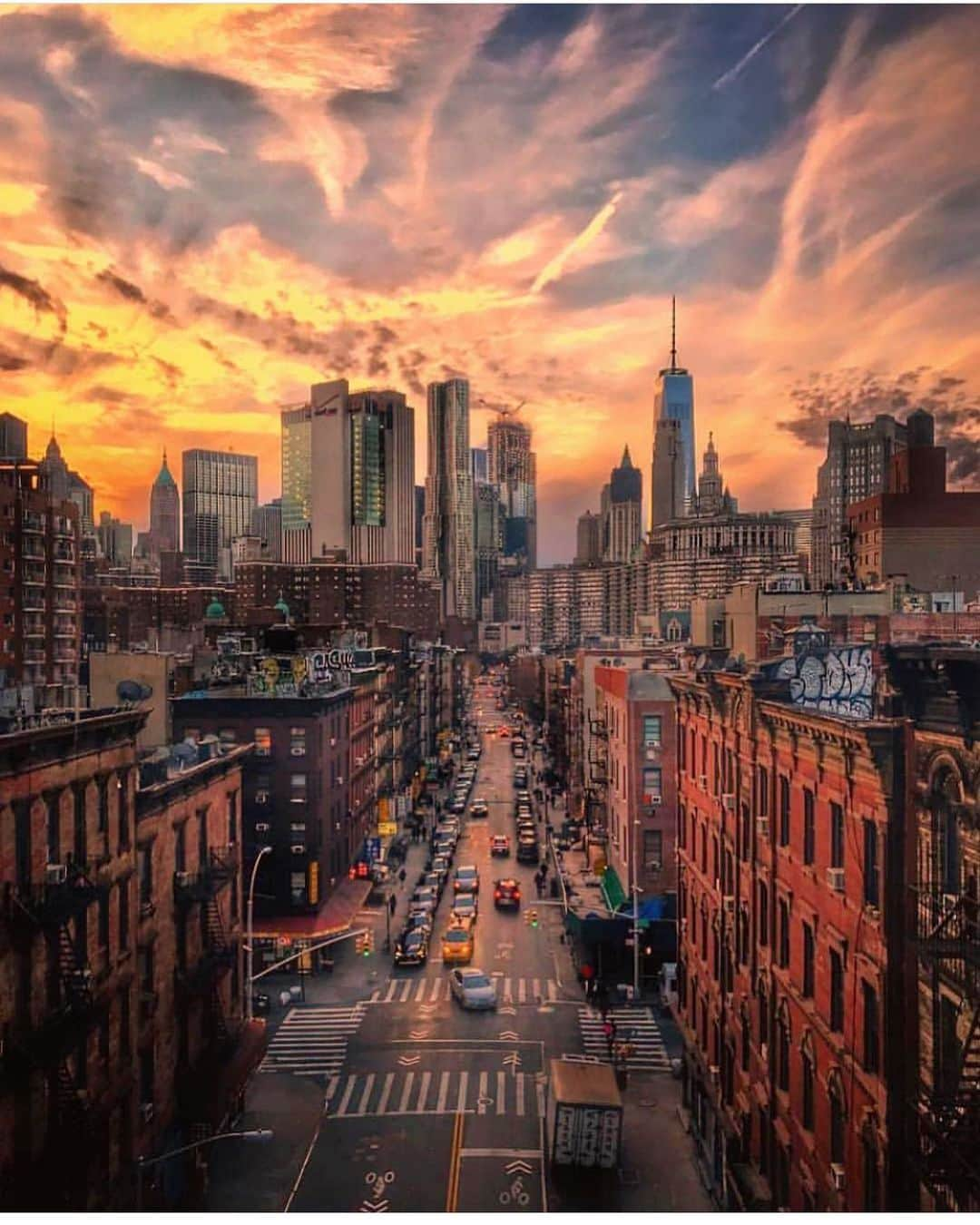 scottlippsさんのインスタグラム写真 - (scottlippsInstagram)「God I miss this city! Best place in earth and some of my fav people 📷 @shooting_nyc and don’t miss #manhattanhenge tonight! #nyc  #love #seeyousoon」5月30日 8時57分 - scottlipps