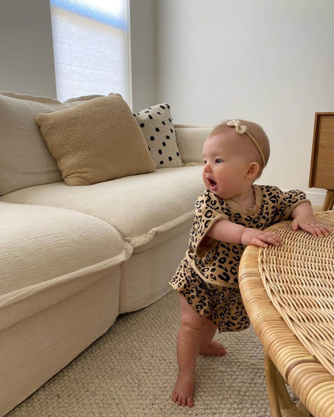 Aspyn Ovard Ferrisさんのインスタグラム写真 - (Aspyn Ovard FerrisInstagram)「Cove learned a new facial expression today..... 😧😍😂 We are also still obsessed with our @sixpennyhome Neva sectional!! So comfy and 20% off for the rest of today for their Memorial Day sale!」5月30日 8時58分 - aspynovard