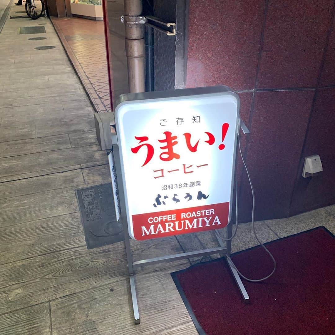 山内要さんのインスタグラム写真 - (山内要Instagram)「熊本市中央区花畑町　銀杏中通りにある同級生のお母さんのお店 画廊喫茶　ぶらうん　本日をもちまして約６０年の営業を終了します。永きに渡りお店を続けてこられた想い・・頭が下がります。子供の頃食べたあのカレーライスうまかったなぁ〜　相変わらず美味しかったアイスコーヒー・・おばちゃんお疲れ様でした。」5月30日 8時57分 - keitokujiro