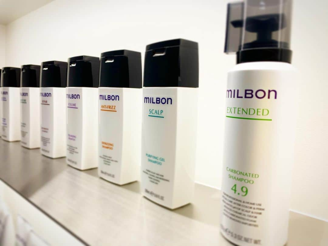 "milbon"（ミルボン）さんのインスタグラム写真 - ("milbon"（ミルボン）Instagram)「【360° Beautiful Hair】 ＊ “milbon” works with the hairdresser in charge to guide your hair and hair design more beautifully. ＊ 【Hair care】  9 types of Shampoo  8 types of Hair treatments  7 types of Leave-in ＊ 【Styling】  14 types of products ＊ ＊ ◆ “milbon” is a beauty salon exclusive products. ＊ *The number of items on sale is Japanese information. ＊ ＊ 【360° Beautiful Hair】 ＊ センスは髪に宿る ＊ “milbon”は担当美容師と共に あなたの髪を、ヘアデザインを よりセンス高く、より美しく導きます。 ＊ 【ヘアケア】 9種類のシャンプー 8種類のトリートメント 7種類の洗い流さないトリートメント ＊ 【スタイリング剤】 全14種類 ＊ ◆“milbon”は美容室専売品です。 お取扱いサロンは、プロフィール欄にありますサロンロケーターにてご確認ください。 ＊ #milbon #globalmilbon #haircare #heat #simple #mode #monochrome #monotone #hairmake #ミルボン #グローバルミルボン #シャンプー #トリートメント #アウトバストリートメント #洗い流さないトリートメント#ヘアケア #モノクロ #モノトーン #白黒 #おうち時間 #頭皮ケア #くせ毛  #スタイリング剤 #シンプル #モード」5月30日 9時24分 - milbon_gm