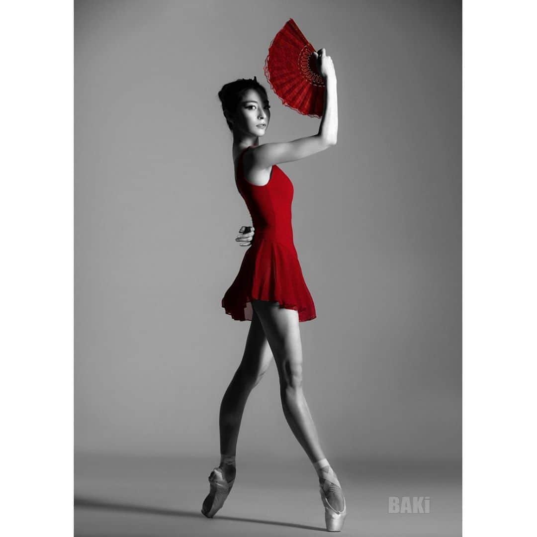 ワン・ジウォンさんのインスタグラム写真 - (ワン・ジウォンInstagram)「Photo by BAKi @1984baki  레오타드&포인슈즈 #레페토 #왕지원#왕지로그#발레#발레리나#배우#유튜브#레드##wangzylog#ballet#ballerina#youtube#repetto#pointeshoes#굿주말#왕모닝」5月30日 9時34分 - jinams2w_1112