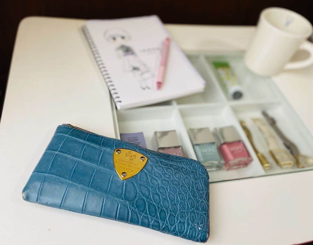 ATAO(アタオ)さんのインスタグラム写真 - (ATAO(アタオ)Instagram)「✨ブログ更新しました✨﻿ ﻿ 最新ブログ記事タイトル🔻﻿ 【"リモ女"のススメ】﻿ ﻿ 「財布を新調したい！」﻿ 「アタオの財布に興味がある！」﻿ ﻿ という方はぜひ、ブログのチェックお願いします！﻿ スタッフの私物も紹介しております🍀﻿ ﻿ ※リモ女とは？﻿ ブログで紹介してますので﻿ この機会に知っていただければ嬉しいです👀﻿ ﻿ ﻿ ＝＝ATAOスタッフブログをCHCEK🔍＝＝﻿ 【スタジオアタオブログ】﻿ で、検索お願いします✨﻿ URLはコチラ🔻﻿ https://studioatao-blog.jp/﻿ ﻿ #リモジョ﻿ #スタッフ私物﻿ #ブログ﻿ #スタッフおすすめ﻿ #吉日」5月30日 10時08分 - atao.kobe