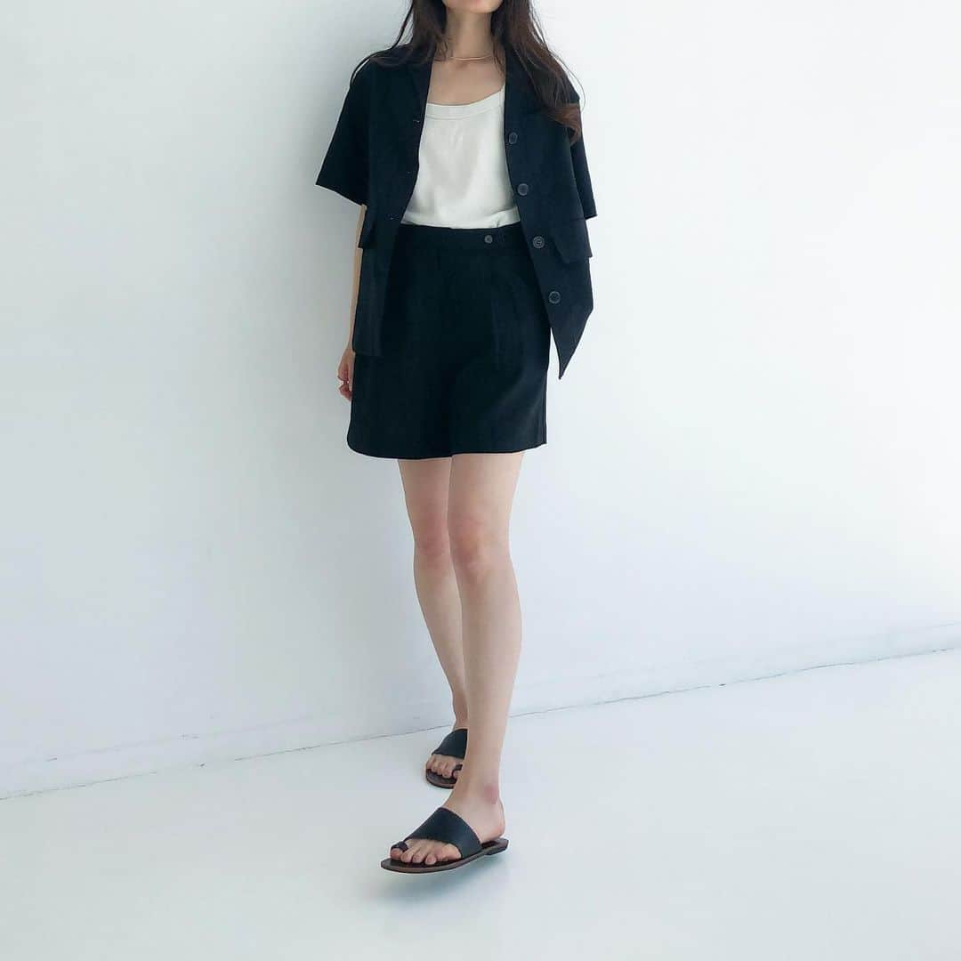 chinatsu614さんのインスタグラム写真 - (chinatsu614Instagram)「When in doubt, wear co-ord.﻿ #shooting #photostudio #summerlook #nae #linenjacket #linenpants #coord ﻿ ・﻿ ・﻿ ・﻿ ﻿ 黒リネンのセットアップ。﻿ ﻿ 可愛かったーー♥︎ ﻿ ﻿ パンツの丈感も﻿ 短過ぎずで◎﻿ ﻿ 単品使いでも◎ ﻿ ﻿ ・﻿ ・﻿ ・﻿ #ナエ﻿ #撮影﻿ #夏コーデ ﻿ #リネン﻿ #セットアップ﻿」5月30日 10時09分 - chinatsu614