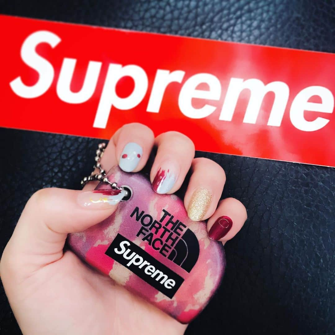 atmmyさんのインスタグラム写真 - (atmmyInstagram)「やっと届いた🤓🤲 #supreme #supremenorthface  #シュプリームノースフェイス  #thenorthface #マルチカラー」5月30日 10時18分 - atmmy