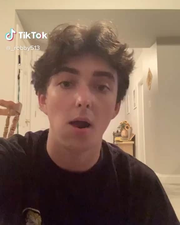 エンパイア・オブ・ザ・サンのインスタグラム：「Walking On A Dream now has over 1 billion views on @TikTok! Thanks guys ! ⁣ ⁣ #WalkingOnADream #Challenge #TikTok」