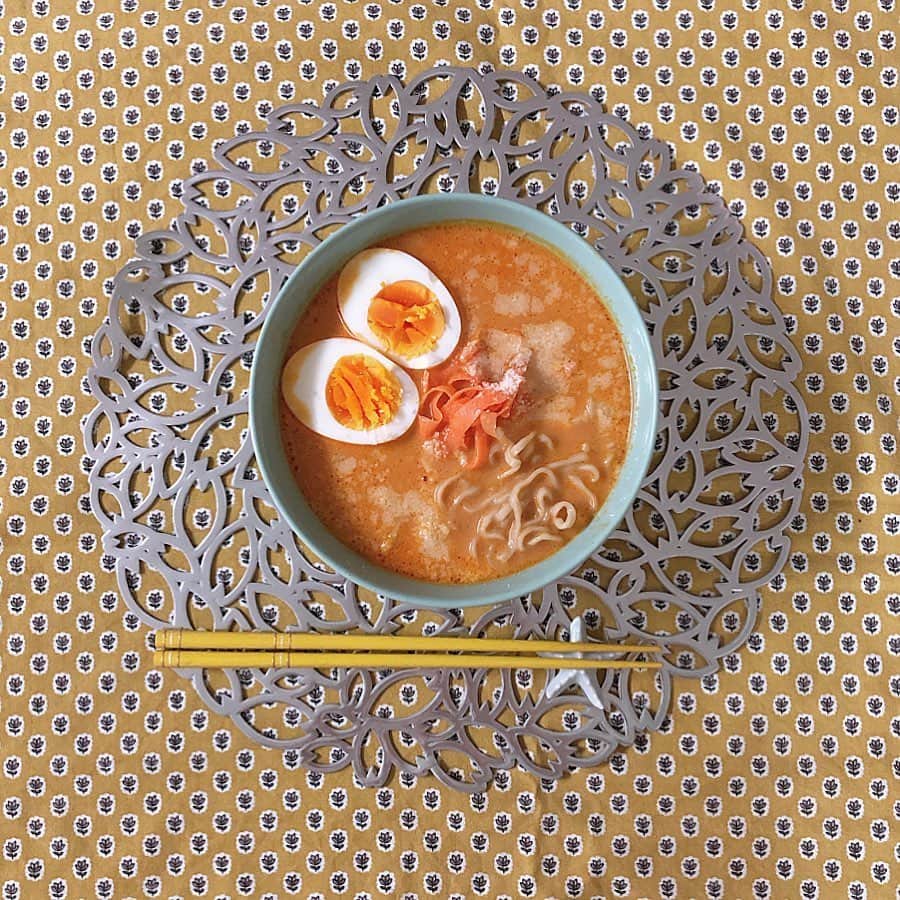 のインスタグラム：「． ★#夕飯 ★． ． 昨日の#我が家の食卓 🍥． #トマトラーメン 🤤． #トマトラーメンあうわ で #お取り寄せ したよ‼︎． ． @auwa.tomato ． クリーミーな#トマトスープ  美味しい❤️． ． 旦那さんがトマトラーメン大好きで 大満足してた‼︎． 最後はチーズたっぷりの#リゾット  にして食べたよ✨． ． ． 家で本格的なラーメン食べれて嬉しい😆． ． 今なら私のクーポン使ってくれたら ５％ＯＦＦになるよ‼︎． ． クーポンコード：amigo ． ぜひ使ってね✨． ． ． 「トマトラーメンあうわ 宮崎」 で詳しくは検索してみてね🍥🍥🍥🍥🍥 https://auwa.base.shop/ ． ． ． #ラーメン好きな人と繋がりたい  #pr#ラーメン大好き  #ラーメンインスタグラマー  #ラーメン部 #おうちごはん  #おうちラーメン#通販 #お取り寄せグルメ  #お取り寄せできます  #我が家の晩御飯  #晩ご飯 #晩ごはん  #food#foodporn  #foodstagram #instafood  #おうちでトマトラーメン #宮崎トマトラーメン #自家製麺」