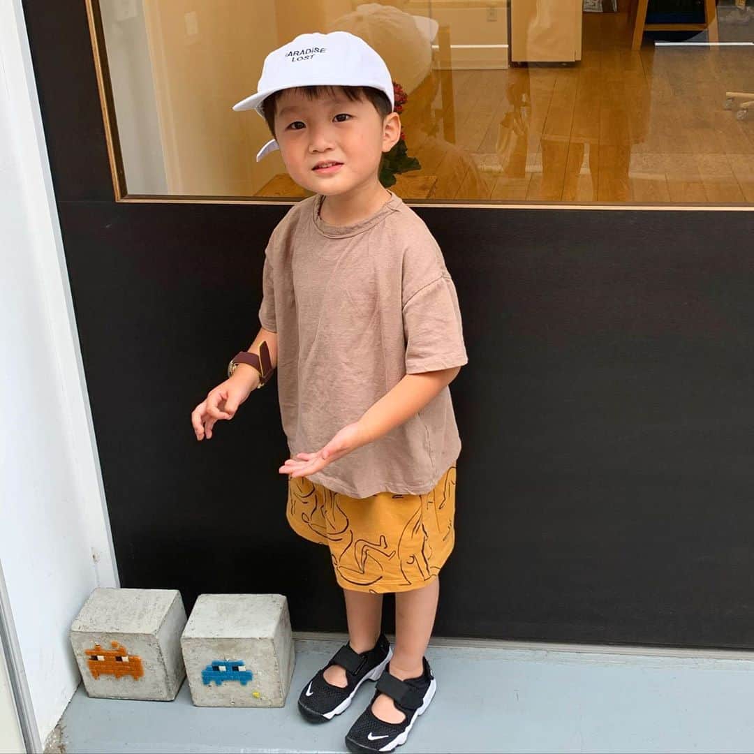 のインスタグラム：「彼は音のおもちゃを手に入れた💃🏼🕺🏼hot music🎶 箱も可愛い #geekyboy #mysonzen」