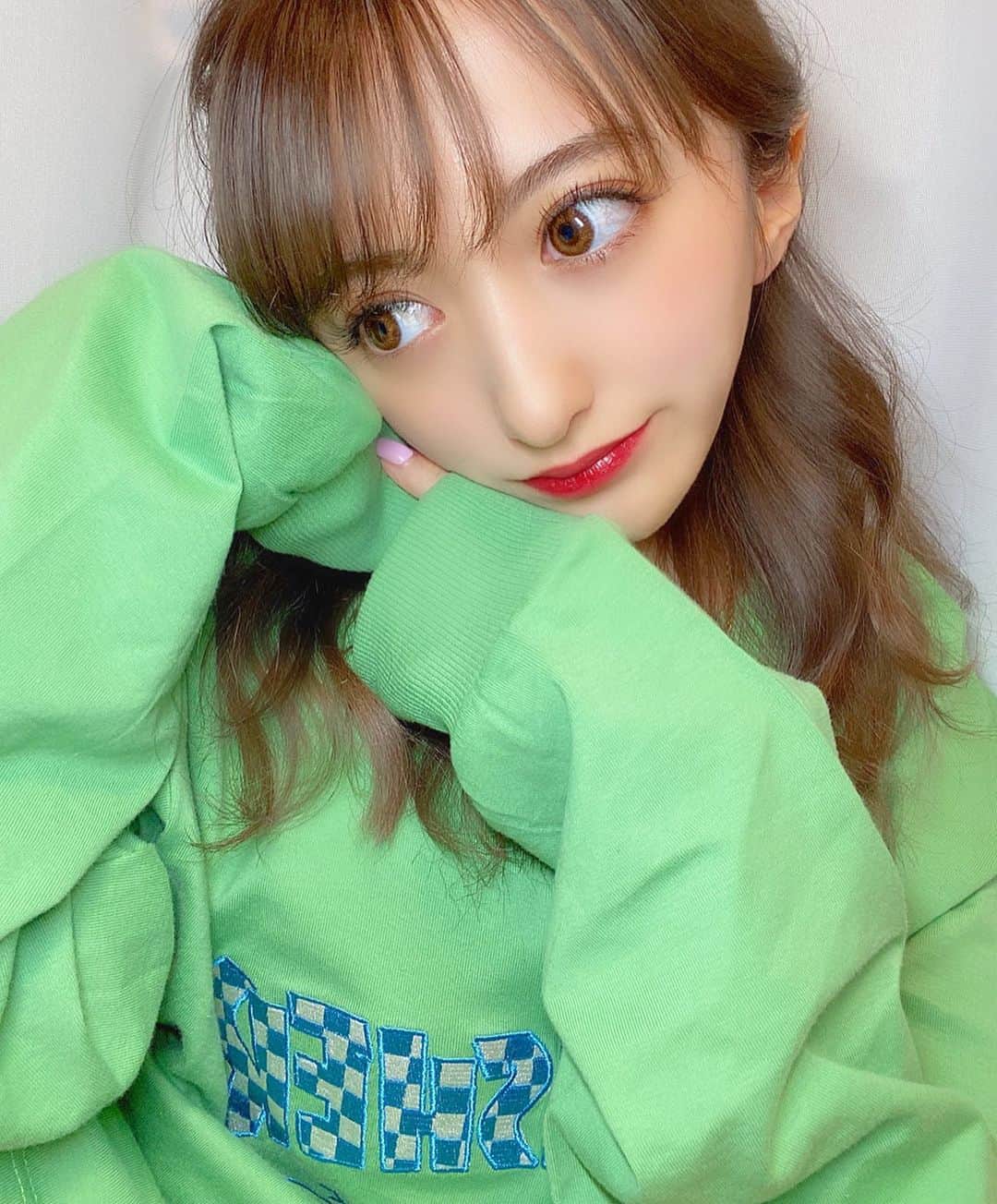 のインスタグラム：「🤢🤮🧚🏻🧤👒👗🩱﻿ 🍏🍐🥝🥬🥒🥑🥦﻿ 🧃Green📟🔋🧼🖼﻿ 📗💚♻️🔰✅🟢🇿🇲﻿ ﻿ ﻿ ﻿ ﻿ #newhair #アンククロス　#팔로우환영　#팔로우반사　#팔로우해요 #followｍe #followforfollowback ﻿ #맞팔#맞팔환영　#カラー　#ヘアカラー #ベージュカラー  #ヘアースタイル #髪色 #ミディアムヘア #ミディアムヘアアレンジ　#moussy #ミルクティーベージュ﻿」