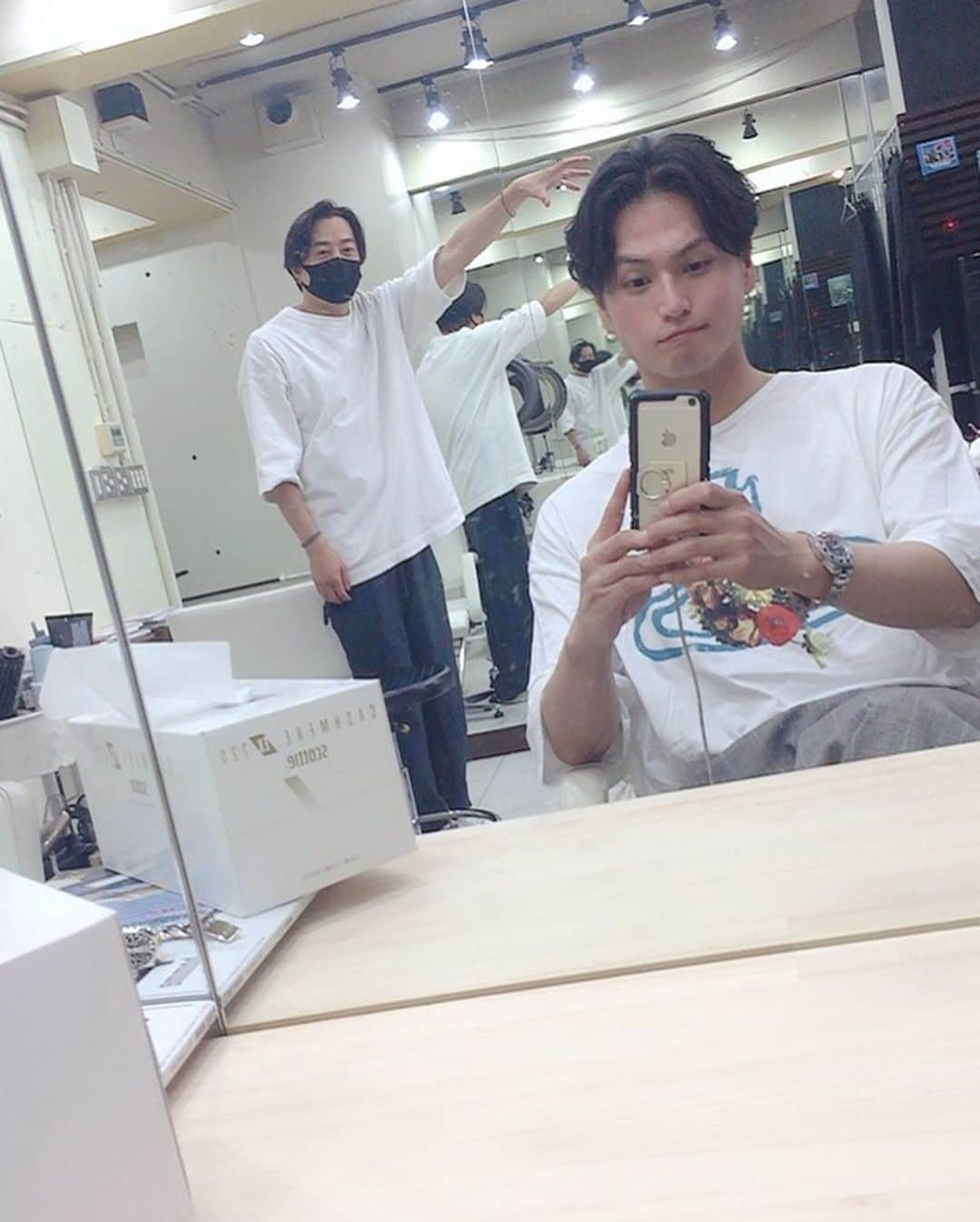 友常勇気さんのインスタグラム写真 - (友常勇気Instagram)「Thank you for watching programme😆🤙 & Thank you Mr.NISHIMURA✨✨ #noworneverプロジェクト #ご視聴ありがとう御座いました #そして #友常勇気 #髪切った #西村さん #ありがとう」5月30日 20時38分 - yuki_tomotsune