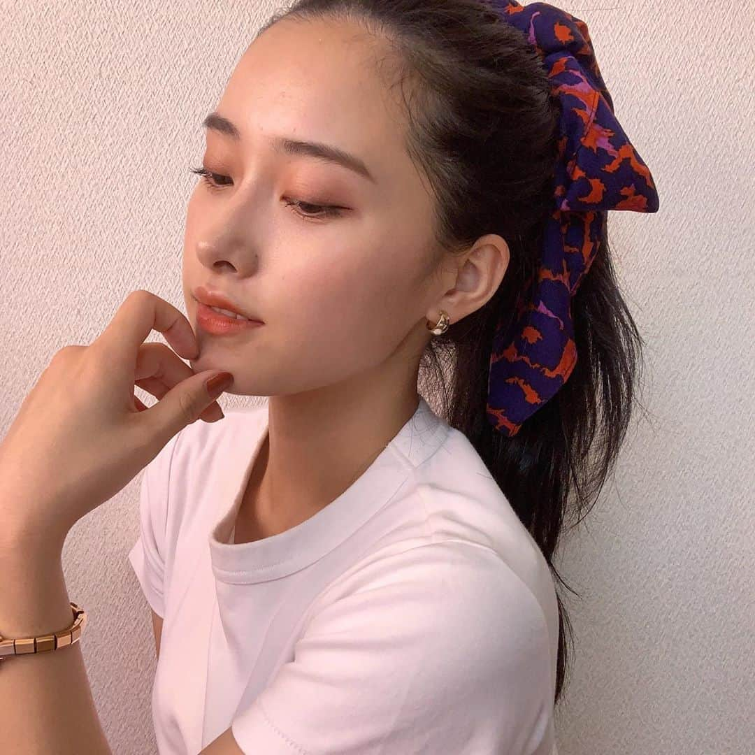 早坂風海さんのインスタグラム写真 - (早坂風海Instagram)「スカーフで遊んでみた🎀﻿ ﻿ ﻿ 使い方、難しい…🤨﻿ ﻿ ﻿ ﻿ #早坂風海 #カザスタグラム」5月30日 20時39分 - kazami42_official