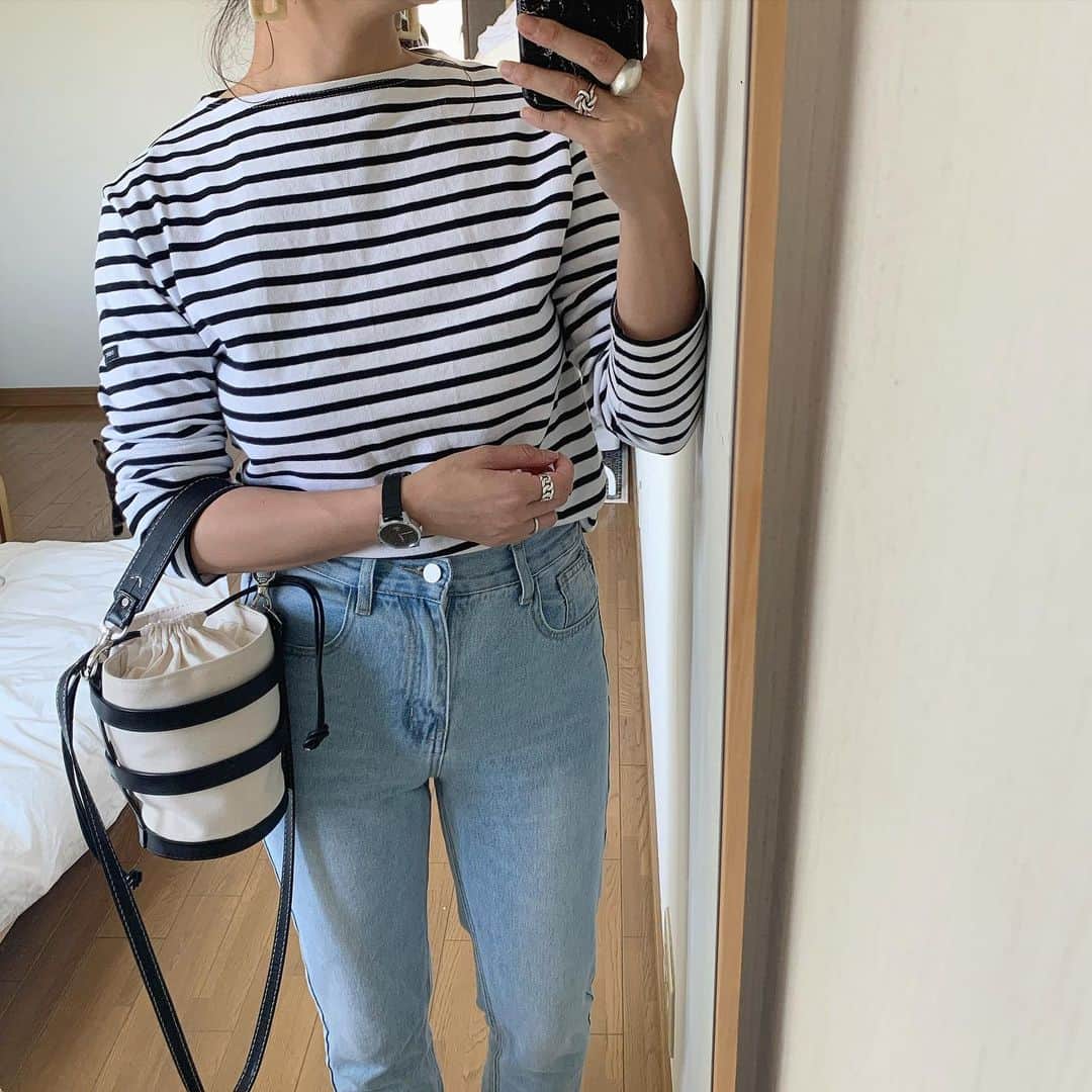 eve_mi_nさんのインスタグラム写真 - (eve_mi_nInstagram)「+ セントさんにデニムのシンプルコーデ + tops:@saintjames denim:@envylook_japan bag:@enfas_official sandal:@ricordi.official ＿＿＿＿＿＿＿＿＿＿＿＿＿＿＿＿＿＿＿＿＿＿＿＿＿＿＿＿ #saintjames#envylook#envylook_japan#enfasbag#morrowbag#ricordi#ストラップサンダル#デニムコーデ#セントジェームス#ボーダーT#シンプルコーデ#ponte_fashion#locari#リコルディ#エンビールック」5月30日 20時40分 - eve_mi_n