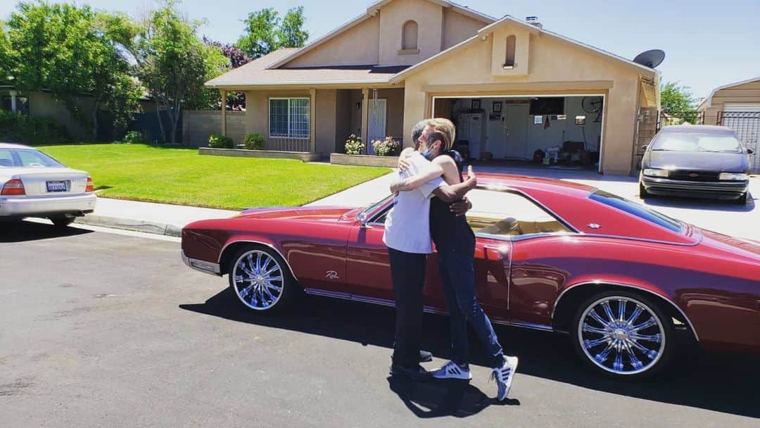 アーロン・カーターさんのインスタグラム写真 - (アーロン・カーターInstagram)「Picked up a Vintage classic 1967 Riviera from this wonderful gentlemen. This was also one of my daddys favorite cars and a collector piece #Blessed #buickriviera1967 #buickriviera Thank you to all my incredible fans ❤ for believing in me and allowing me to have these luxuries. Xo」5月30日 20時41分 - aaroncarter