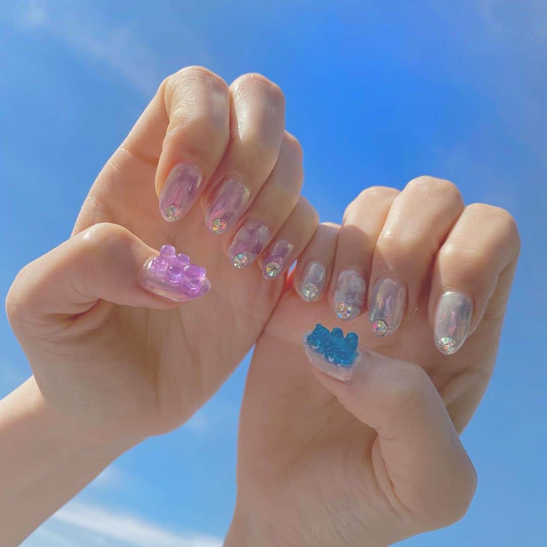 のインスタグラム：「ㅤㅤㅤ 💜🐻☁️💙 ㅤㅤㅤ #ネイル #夏ネイル #ハリボーネイル #オーロラネイル #ミラーネイル #ネイルデザイン2020 #もぱネイル」