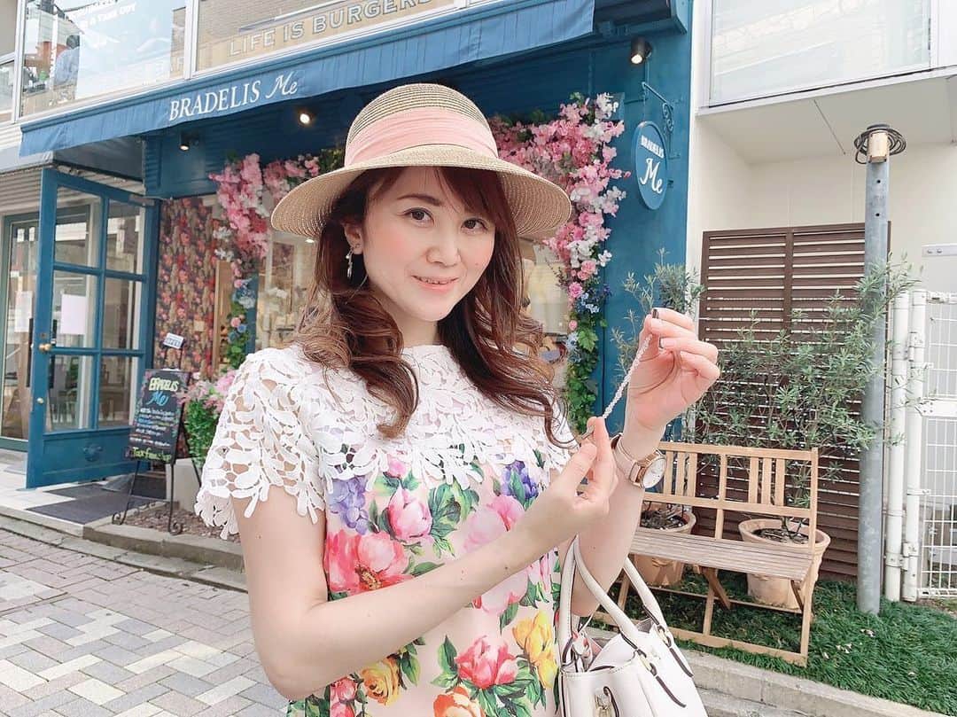 のインスタグラム：「気持ちいいお天気でしたね✨  可愛いアイテムを見つけました💕  天然石でてきた、#マスククリップ 😷✨ マスクの紐が痛くなったり、 気分転換におしゃれにしたくなった時に便利です💐  私は、帽子につけて、バッグに留めたりしています🌼  子供用の小物もつけたら可愛いかなと思います✨  マクアケで出品しております！ https://www.makuake.com/project/sanai/  マスクはまだまだ必須なので これからも活躍しそうです💓  来週からいよいよ新学期なので、 知っている人が多いとはいえ やっぱりどきどきです😳  引き続き、手洗いやソーシャルディスタンスなど守って生活したいです💓 ※写真を撮るときだけ、マスクなしですみません🙏  #マクアケ #makuake #クラウドファンティング #アクセサリー #マスク #除菌 #おうち時間 #天然大理石 #マスク生活 #花粉対策 #パワーストーン #個性  コーデのタグ🏷↓ 👖💐 #ユニクロ #ハイライズスキニーアンクルジーンズ  #ユニクロ購入品 #ユニクロきれいめ部　#uniqloコーデ #ユニクロデニム族  #ユニクロワイドパンツ 👚🌼 #チェスティ #チェスティコーデ #チェスティー #花柄トップス #花柄コーデ」