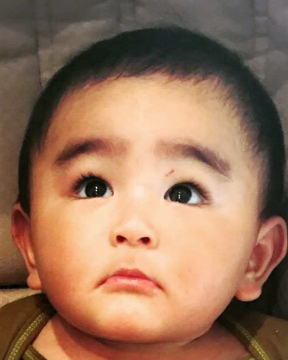 知念芽衣さんのインスタグラム写真 - (知念芽衣Instagram)「#うちなんちゅ の血、 入ってます❣️ みんなが夫にそっくりって言うんだけど、 私の幼少期にそっくりなんだな🤓🙄 と言いたい今日この頃。  とにかく！毛が多い。  #生後7ヶ月  #赤ちゃん #7ヶ月男の子  #うちなーんちゅ  #沖縄赤ちゃん」5月30日 21時09分 - meichinen
