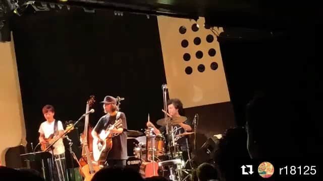 azumiのインスタグラム：「ファンの方の投稿で昨年の再結成ライブ動画を見つけてしまって堪らなくなっています。ラスト『さあいこう』で「あぁ！終わっちゃう！」と声に出してしまった位終わりたくなかったライブでした。一生忘れることはありません。皆さんありがとう。がんばる。 #Repost @r18125 ・・・ ‪2019年8月18日(日)Wyolica 20th Anniversary～ Beautiful Surprise Tour～＠東京 duo MUSIC EXCHANGE‬ ‪ #wyolica #wyolica20th #iphone #music #ライブ #音楽」