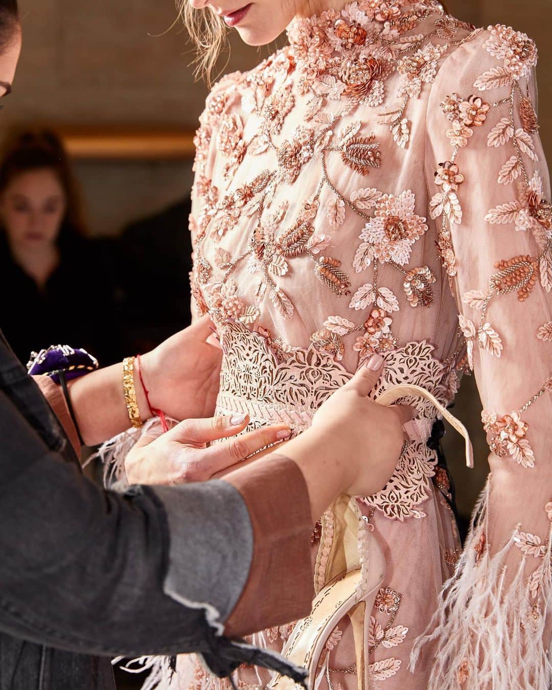 のインスタグラム：「Styling on set with look 3 from the Fall 2020 Marchesa collection featured a Marchesa leather laser-cut belt and Marchesa shoes. #marchesa #fw20marchesa #marchesashoes」