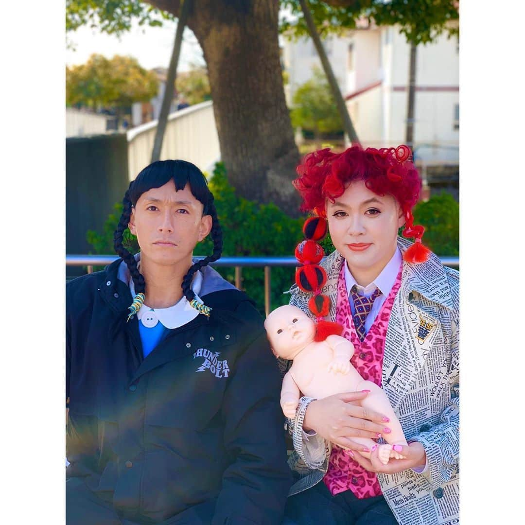 ぺえさんのインスタグラム写真 - (ぺえInstagram)「もしも私が母親になったら🤱💭 #誘拐ではなく私の子です #信じてください#私はやってない #名前はまだない #性別は感じてください #性別は相手の捉え方次第でいい #性別と年齢は本当にどうでもいい #3枚目は私のパートナー #ヒステリック家族 #家族で初めてのピクニック #初めての家族写真 #すれ違った方に撮って頂きました #明日はファントミラージュ#第60話 #いよいよクライマックス #アベコベ刑事の最後の挑戦#サライとの絆 #サライは最後の2枚の女の子です #サライとは撮影中以外も本当に仲良しでした #アベコベの最後の挑戦をリアルタイムで見届けてください #私から子どもたちへのメッセージがたくさん詰まった1話になっています #私の生き様のような物語になりました #ストーリーでもTwitterでもどうか応援してください」5月30日 21時11分 - peey