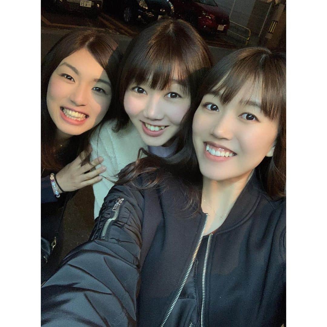 大竹里歩のインスタグラム：「💜 NO.17野村明日香  可愛くて、美人で、自撮りが上手くて…🤭笑 でもバレーに対して真面目で すごく周りのことが見えているあすか✨  しょうもないことで笑って美味しいご飯食べに行って あすかといるとすんごく楽しかったですっ🥰!! .  幸せな時間をありがとう💓 本当にお疲れさまでしたっ😢✨ . . #デンソーエアリービーズ #野村明日香  #これからもよろしくね♡ . 【写真は過去のものです】」