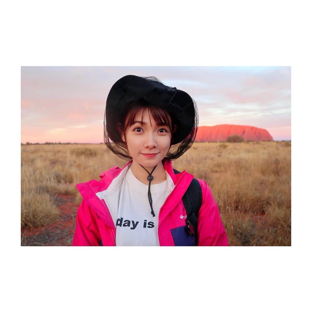 のインスタグラム：「. ブログ更新しました🙋‍♀️☀️ #一人旅 #オーストラリア #エアーズロック #ウルル #australia #uluru #ulurukatatjutanationalpark #ayersrock #sunset」
