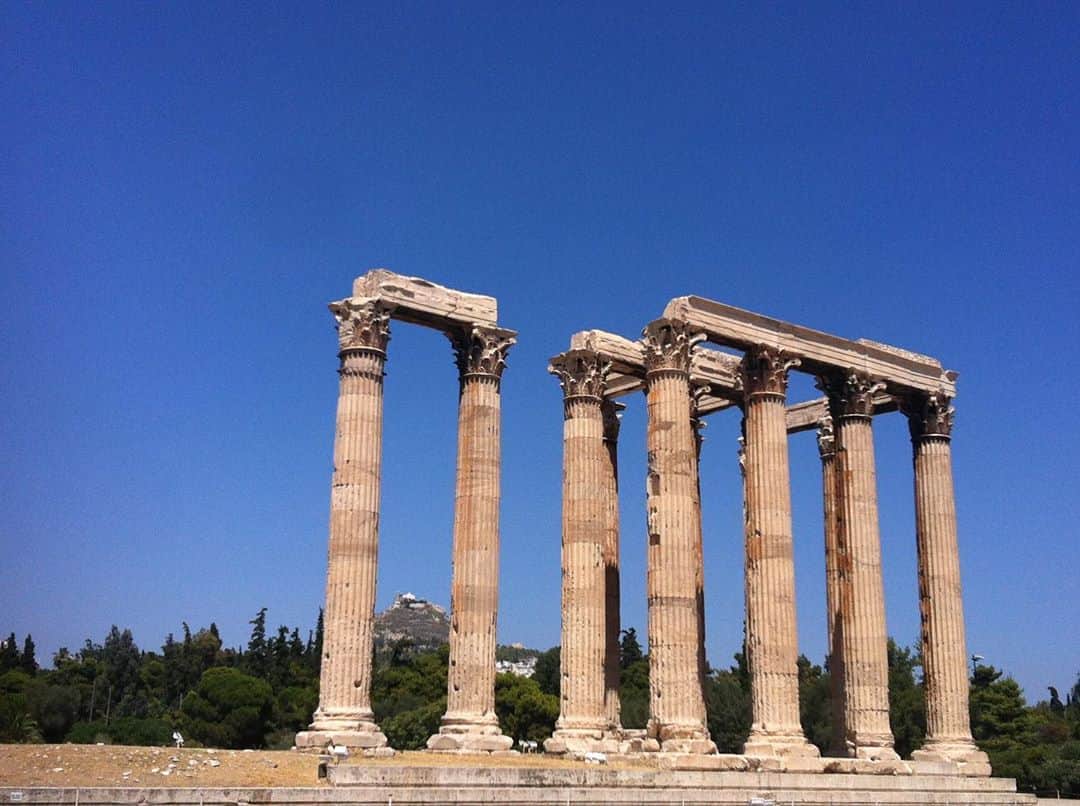 尚玄のインスタグラム：「ブルガリアでの撮影直後、急に思い立って旅をしたギリシャについて寄稿しています。ぜひ一読ください。 Check out my travel journal on @adventurekingjp I wrote about my spontaneous trip to #Greece right after @street_fighter_assassins_fist shooting in #Bulgaria.  本人による書き下ろし連載 『LIFE IS A JOURNEY #010』  https://adventureking.jp/2020/05/30/life-is-a-journey-10/  俳優 #尚玄  海外での撮影終わり、思い立ってギリシャへと飛んだ。 そこで目にした忘れられない絶景。そしてそれは、いくつになっても冒険心を持ち続けることの大切さを再確認した経験でもあった。 そんなギリシャへの道中、彼の心の中で流れていた曲とは!? - - -  #lifeisajourney  @shogenism  #adventureking #アドベンチャーキング #アドキン #Traveling #PeopleGetReady」