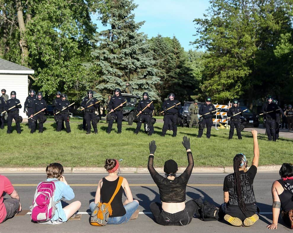 mastasimonさんのインスタグラム写真 - (mastasimonInstagram)「#georgefloyd #rip #people #protest  #justiceforall #blacklivesmatter #america #usa🇺🇸」5月30日 12時55分 - mastasimon