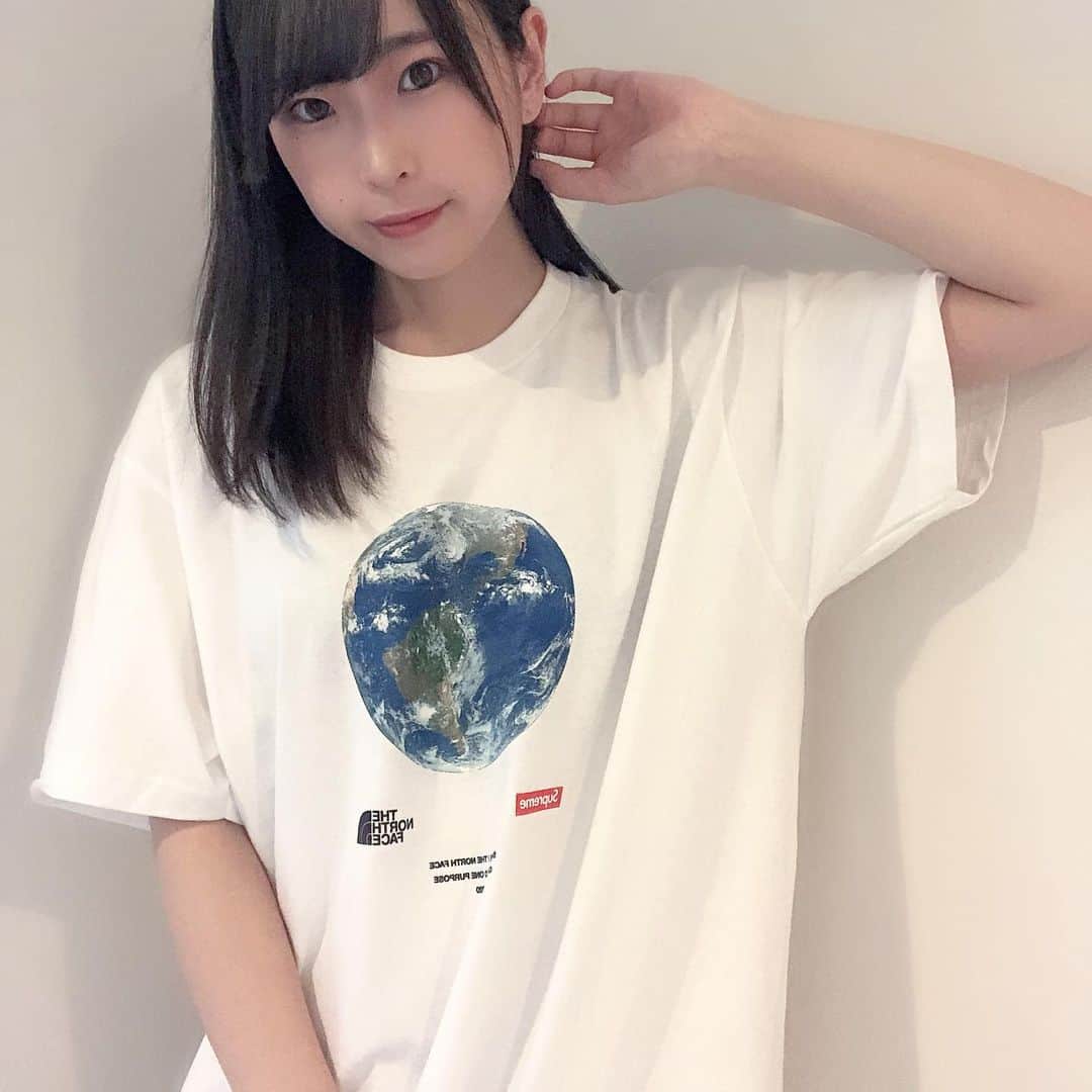 夏木紫帆のインスタグラム：「欲しかったTシャツ✴️⚛️ #supreme #thenorthface #northface」