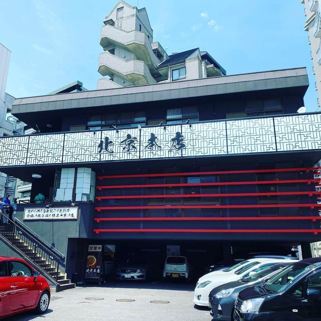 倉橋友和さんのインスタグラム写真 - (倉橋友和Instagram)「【名古屋テイクアウト 44】北京本店（安城市） 安城名物・北京飯。香ばしい豚の唐揚げと、甘辛いトロトロ玉子の組み合わせは、一見シンプルですが、実はなかなか真似ができないハーモニーを奏でます🎶先週の「アップ！」でもご紹介した「北京飯のたれ」もレジで販売中でした。これがあれば、ご家庭で名店の味を再現できる…かも😲@pekinhonten  #愛知県 #テイクアウト #愛知県テイクアウト #安城市 #安城テイクアウト #北京本店 #北京飯 #中華料理 #おうち時間 #おうちご飯 #メーテレ #アナウンサー #倉橋友和 #倉めし #倉めしテイクアウト #3密を避けて #stayhome #stayathome #コロナに負けるな」5月30日 13時34分 - nbn_kurahashi