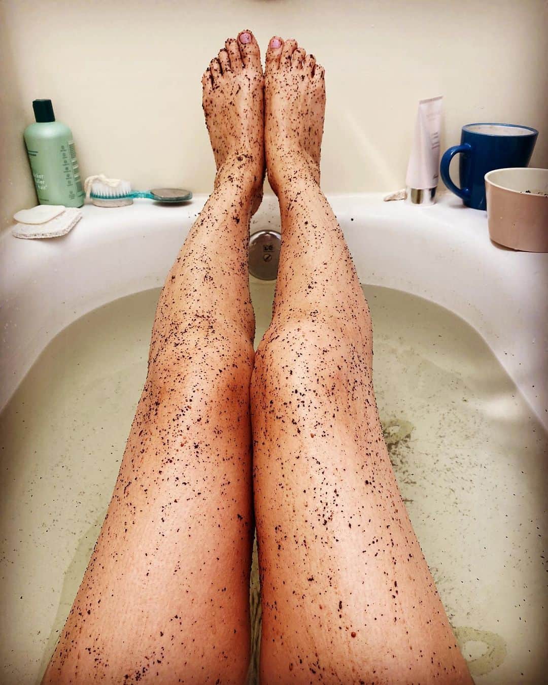 のインスタグラム：「I maintained body with handmade coffee scrub oil✨ Spring is the perfect season to take care of your body💖✨Thank you so much😌my body🍀💖✨ 手作りのコーヒースクラブオイルで体のメンテナンスをしました✨春は身体のお手入れにぴったりの季節ですね💖✨いつもどうもありがとう😌私の体🍀💖✨ #spring #body #maintenance  #thankyousomuch #handmade #caffee #scrub #oil  #春　#身体　#メンテナンス　#いつもどうもありがとう　#手作り　#コーヒースクラブオイル」