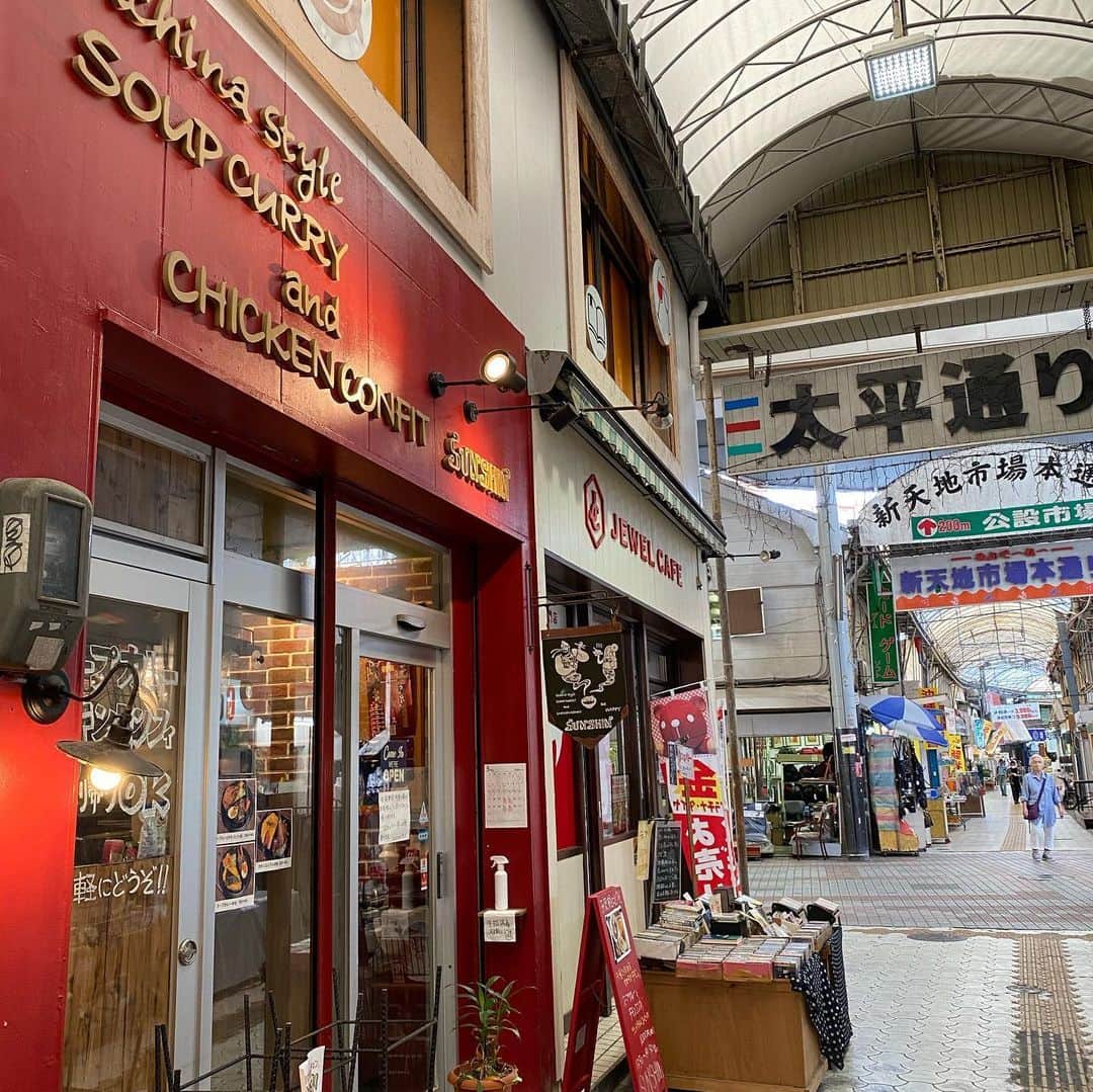 GOSAMARUのインスタグラム：「‪美味しいスープカレー食べに来ました👍‬ ‪加圧トレーニングの先生から教えて頂いたのとお食事券を頂いたのもありの無性に食べたいので来ちゃいました。‬ ‪まじで美味〜😍‬ ‪また来よう！‬ ‪#SUNSHIN #スープカレー #rd_pw #GOSAMARU #琉ドラ‬」