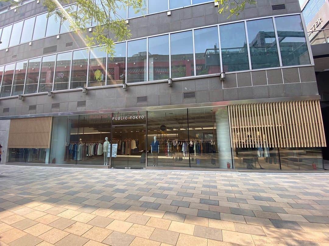 谷正人のインスタグラム：「本日は北京初進出！ PUBLIC  TOKYO北京店がオープンいたしました。 同時にPUBLIC TEEもスタート。早速、多くのお客様がいらっしゃっていています。 #publictokyo #publictee #北京　#三里屯太古里」