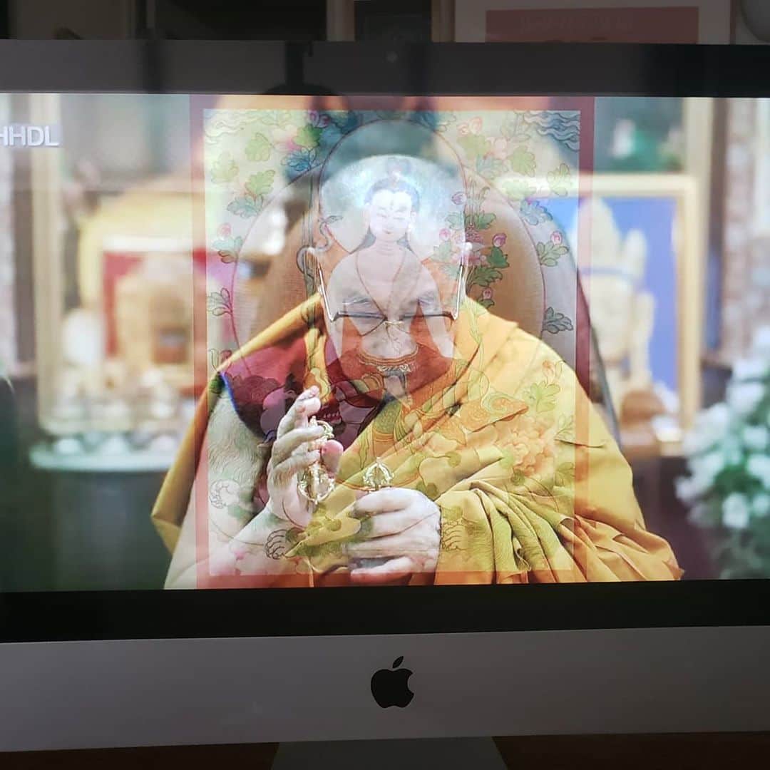 信國太志さんのインスタグラム写真 - (信國太志Instagram)「Precious on line empowerment by his holiness Dalai Lama on my birthday. This pic. is taken coincidentally while images were imposed.」5月30日 14時33分 - taishinobukuni