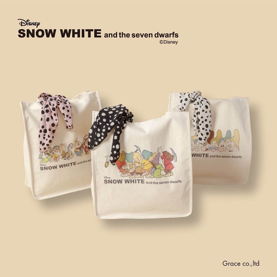 SMIRNASLI_officialさんのインスタグラム写真 - (SMIRNASLI_officialInstagram)「待望の SNOW WHITE Seven Dwarfs 別注シリーズが発売開始になりました♡  大人かわいいデザインで、7人の小人たちがとってもCute！！ 是非online storeを✔checkしてみてください！！ ©Disney . . #SMIRNASLI #サミールナスリ #7人のこびと #Sevendwarfs #Snowwhite #白雪姫 #Disney #ディズニー #Doc #先生 #Sneezy #くしゃみ #Grumpy #おこりんぼ #Dopey #おとぼけ #Happy #ごきげん #Sleepy #ねぼすけ #Bashful #てれすけ  #Bag #バッグ #Totebag #トートバッグ  #Pouch #ポーチ #Mobilecase #モバイルケース」5月30日 15時14分 - smirnasli_official
