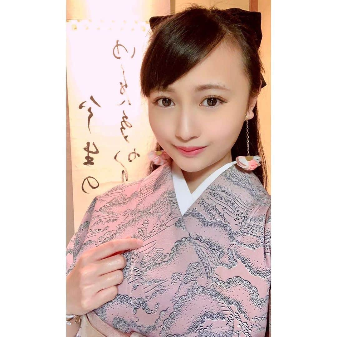 望月琉叶さんのインスタグラム写真 - (望月琉叶Instagram)「和って良いですよね...🍶🌸 Japanese total. 日本的和。 Gaya Jepang ห้องพักสไตล์ญี่ปุ่น  #Japaneseidol #Japanesegirl #アイドル #黒髪ロング #生足 #生脚 #美肌ケア #idol #singer #演歌 #演歌歌手 #japan #日本 #東京 #Tokyo #大阪 #Osaka #名古屋 #Nagoya #インドネシア #Indonesia #タイ #Thailand #ファッション #ありがとう #kawaii #可愛い #コロナ対策 #着物」5月30日 15時21分 - luca_mochizuki