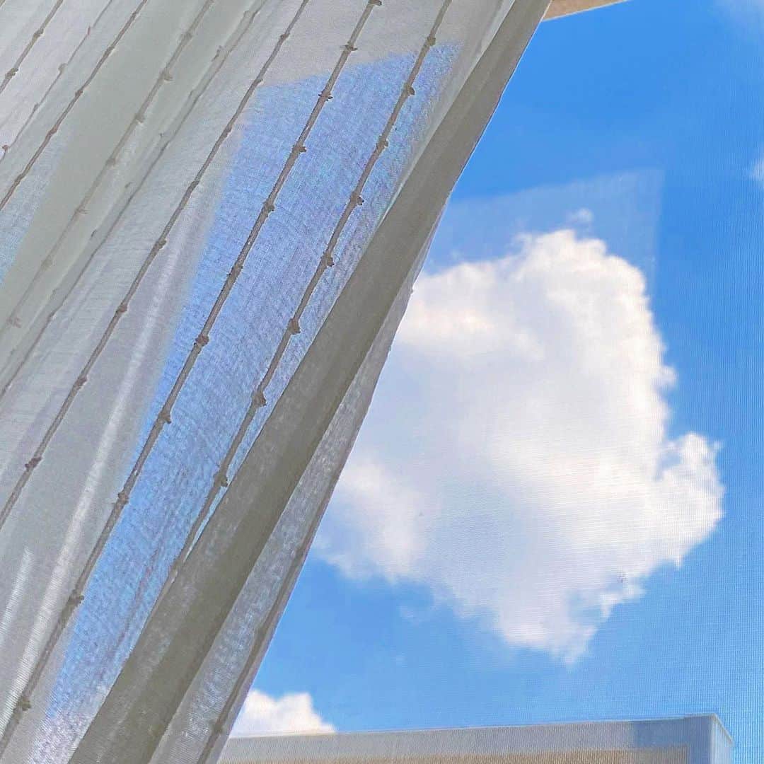 ウォン・ジナのインスタグラム：「☁️」