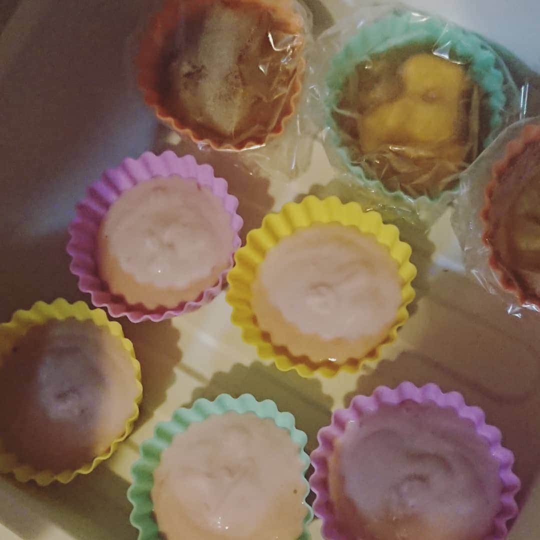 工藤亜耶のインスタグラム：「自家製アイスが大量だ(´Д｀) バナナの方は黒くなっちゃう(´Д｀) 今日はヨーグルトスムージーで作ってみた(^∧^)あんま美味しくないから食べ過ぎ予防できるw」
