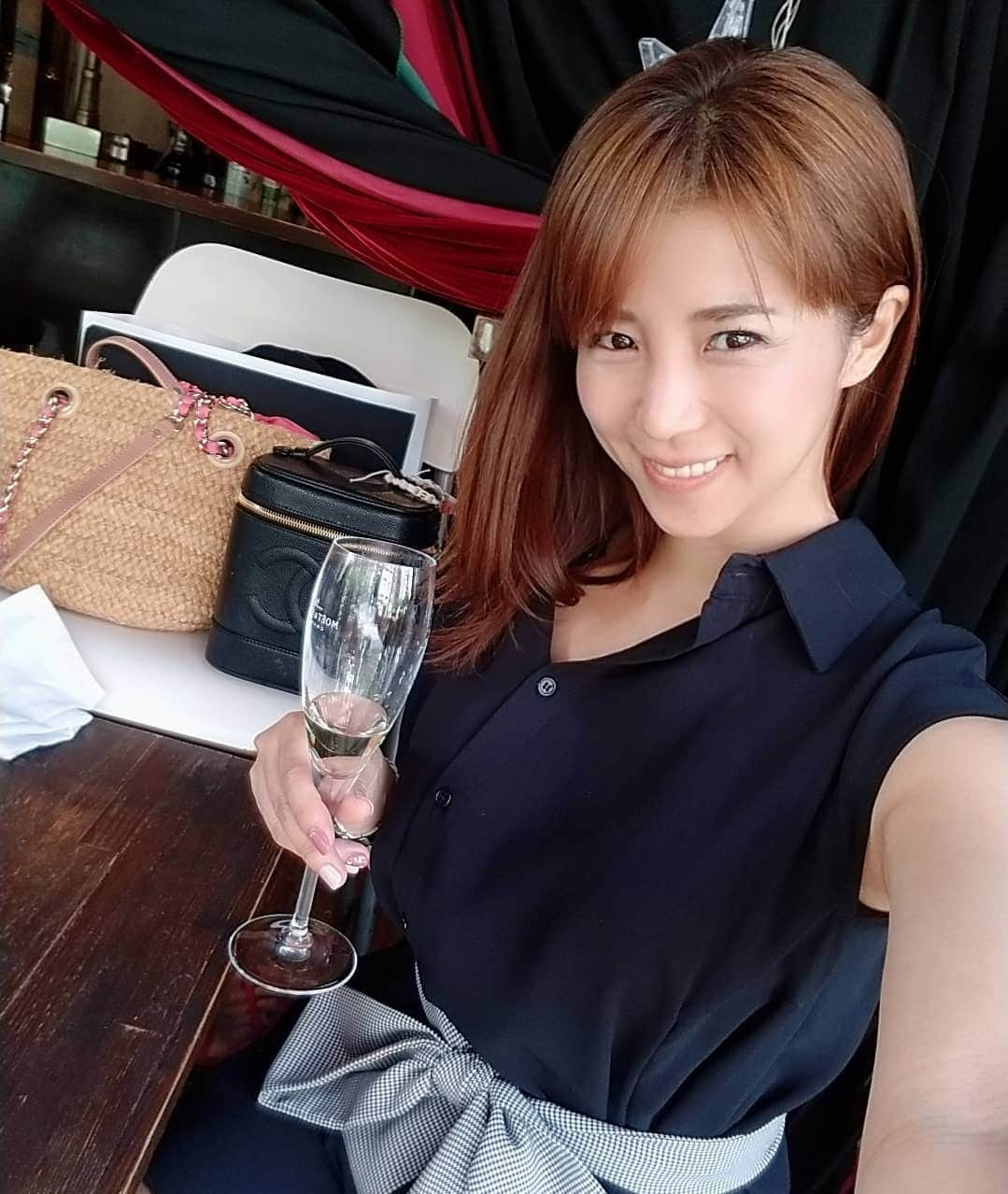 華彩ななさんのインスタグラム写真 - (華彩ななInstagram)「自粛解除に伴い、 活動も再開します！ もちろん最善の注意を払ってなので、 以前通りとはいきませんが😌  ６月5.6.7日の３日間✨ 大好きな恵比寿スターズにて、 お芝居に出演致します😊💕 5日(金曜日)は1公演、 6.7日の土日は１日２公演、 合計5公演開催します✨ 土日は、初のランチ公演と夜公演❤️ コロナウイルス対策として、 キャスト３人、 お客様のお席は最小人数の7席とさせていただきます。 席の間隔も空けて、 換気、消毒、マスク着用をお願いします。  色々なご都合が許されたら 会いに来て頂けたら嬉しいです😌✨ 無理のない範囲で、 皆さんのお顔が見れたら嬉しいです😭💓💓💓 ※写真は久しぶりのスターズで、 最高な笑顔が撮れたので😍💕 ・本番 6/5金曜日〜7日曜日 全5ステージ ・演目 「ディスタンス」 〜Rock 'n' roll☆Distance〜 ・出演 華彩なな、佐藤秀幸、原口勝 ・公演日程 6/5金曜日 本番① 17:30開場、18:00開演、18:30終演予定  6/6土曜日 本番② 12:00開場、12:30開演、13:00 終演予定 13:00〜15:00 昼食堂  15:00〜17:00 休憩(2時間)  本番③ 17:00開場、17:30開演、18:00終演予定  6/7日曜日 本番④ 12:00開場、12:30開演、13:00 終演予定 13:00〜15:00 昼食堂  15:00〜17:00 休憩(2時間)  本番⑤ 17:00開場、17:30開演、18:00終演予定  ご予約はこちら http://www.loverockstars.net/theater.html#form ※限定７名様。定員になり次第、締め切らせて頂きます。予めご了承下さい。」5月30日 15時23分 - nanakasai