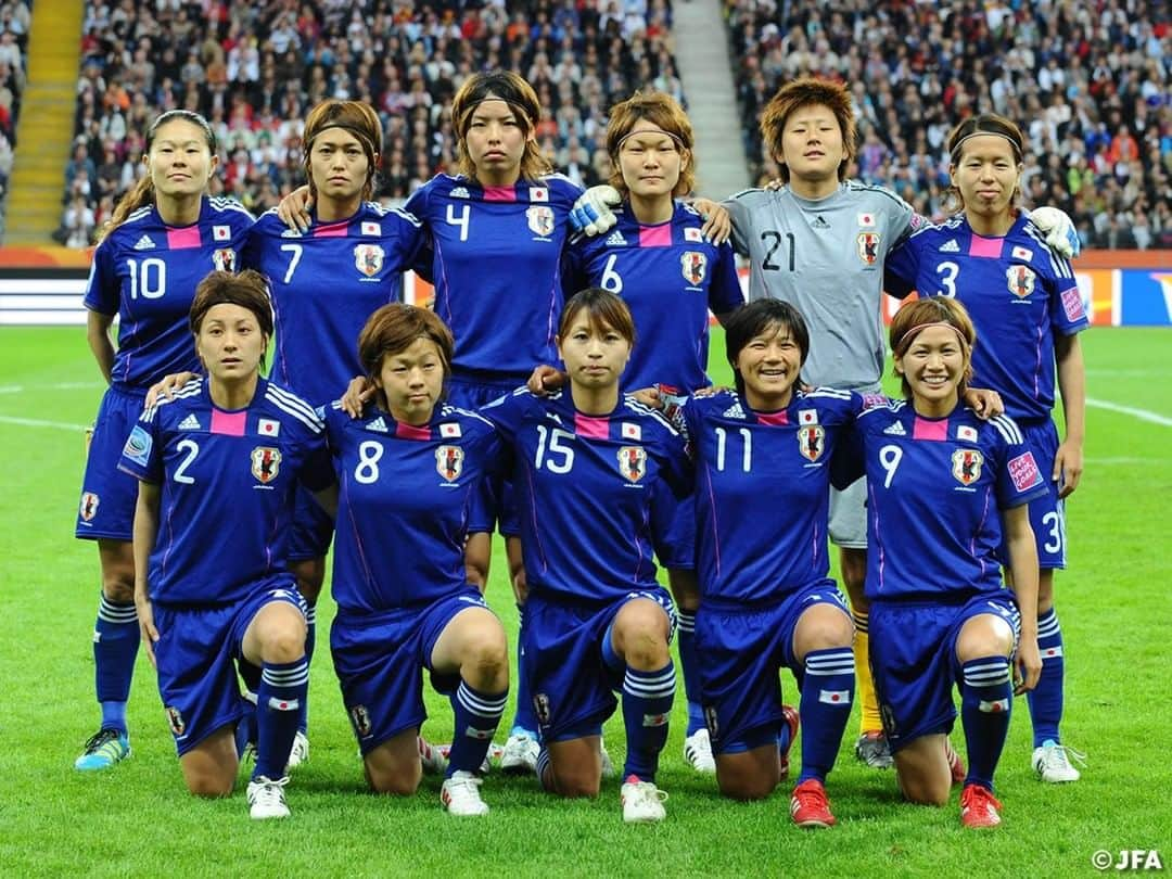 日本サッカー協会さんのインスタグラム写真 - (日本サッカー協会Instagram)「いよいよ今晩18時！今晩の #FIFA女子ワールドカップ2011 決勝再放送を前に、”きっとこの試合がもう一度見たくなる”ような当時のJFAオフィシャル写真を集めました👍✨ ・ この日は、日本のサッカーファンにとって忘れられない1日になりましたよね。キックオフは、日本時間2011年7月18日(月祝)午前3時45分でした。眠気も覚める試合展開、息が詰まるようなPK戦…。 ・ 皆さんはどのように観戦されていましたか？😌 #なでしこジャパン が世界一を手にした歴史的瞬間をもう一度みんなで共有しましょう😆🙌 ・ FIFA女子ワールドカップ2011決勝 日本vsアメリカ 5月30日(土) 午後6:00～ NHK#BS1 ・ #jfa #daihyo #nadeshiko #TimeToFly2023 #女子サッカー」5月30日 15時25分 - japanfootballassociation