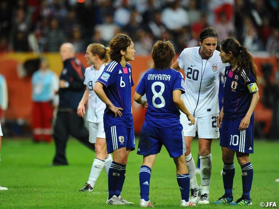 日本サッカー協会さんのインスタグラム写真 - (日本サッカー協会Instagram)「いよいよ今晩18時！今晩の #FIFA女子ワールドカップ2011 決勝再放送を前に、”きっとこの試合がもう一度見たくなる”ような当時のJFAオフィシャル写真を集めました👍✨ ・ この日は、日本のサッカーファンにとって忘れられない1日になりましたよね。キックオフは、日本時間2011年7月18日(月祝)午前3時45分でした。眠気も覚める試合展開、息が詰まるようなPK戦…。 ・ 皆さんはどのように観戦されていましたか？😌 #なでしこジャパン が世界一を手にした歴史的瞬間をもう一度みんなで共有しましょう😆🙌 ・ FIFA女子ワールドカップ2011決勝 日本vsアメリカ 5月30日(土) 午後6:00～ NHK#BS1 ・ #jfa #daihyo #nadeshiko #TimeToFly2023 #女子サッカー」5月30日 15時25分 - japanfootballassociation