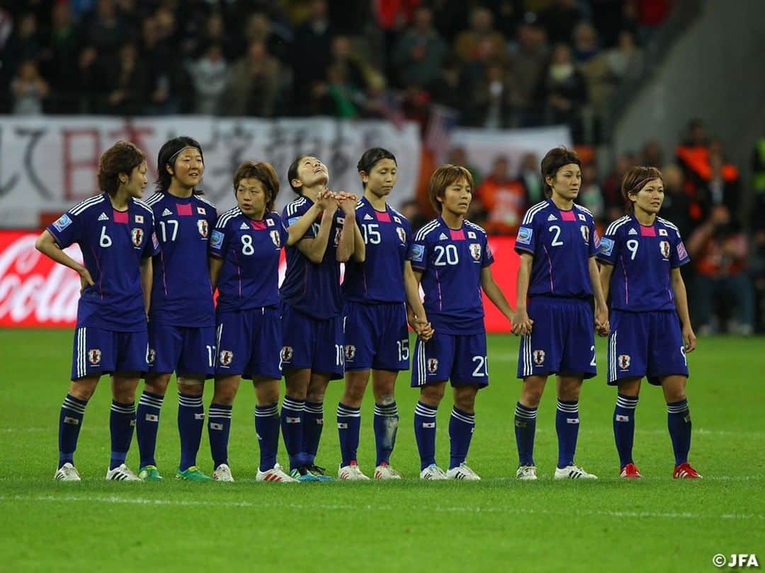 日本サッカー協会さんのインスタグラム写真 - (日本サッカー協会Instagram)「いよいよ今晩18時！今晩の #FIFA女子ワールドカップ2011 決勝再放送を前に、”きっとこの試合がもう一度見たくなる”ような当時のJFAオフィシャル写真を集めました👍✨ ・ この日は、日本のサッカーファンにとって忘れられない1日になりましたよね。キックオフは、日本時間2011年7月18日(月祝)午前3時45分でした。眠気も覚める試合展開、息が詰まるようなPK戦…。 ・ 皆さんはどのように観戦されていましたか？😌 #なでしこジャパン が世界一を手にした歴史的瞬間をもう一度みんなで共有しましょう😆🙌 ・ FIFA女子ワールドカップ2011決勝 日本vsアメリカ 5月30日(土) 午後6:00～ NHK#BS1 ・ #jfa #daihyo #nadeshiko #TimeToFly2023 #女子サッカー」5月30日 15時25分 - japanfootballassociation