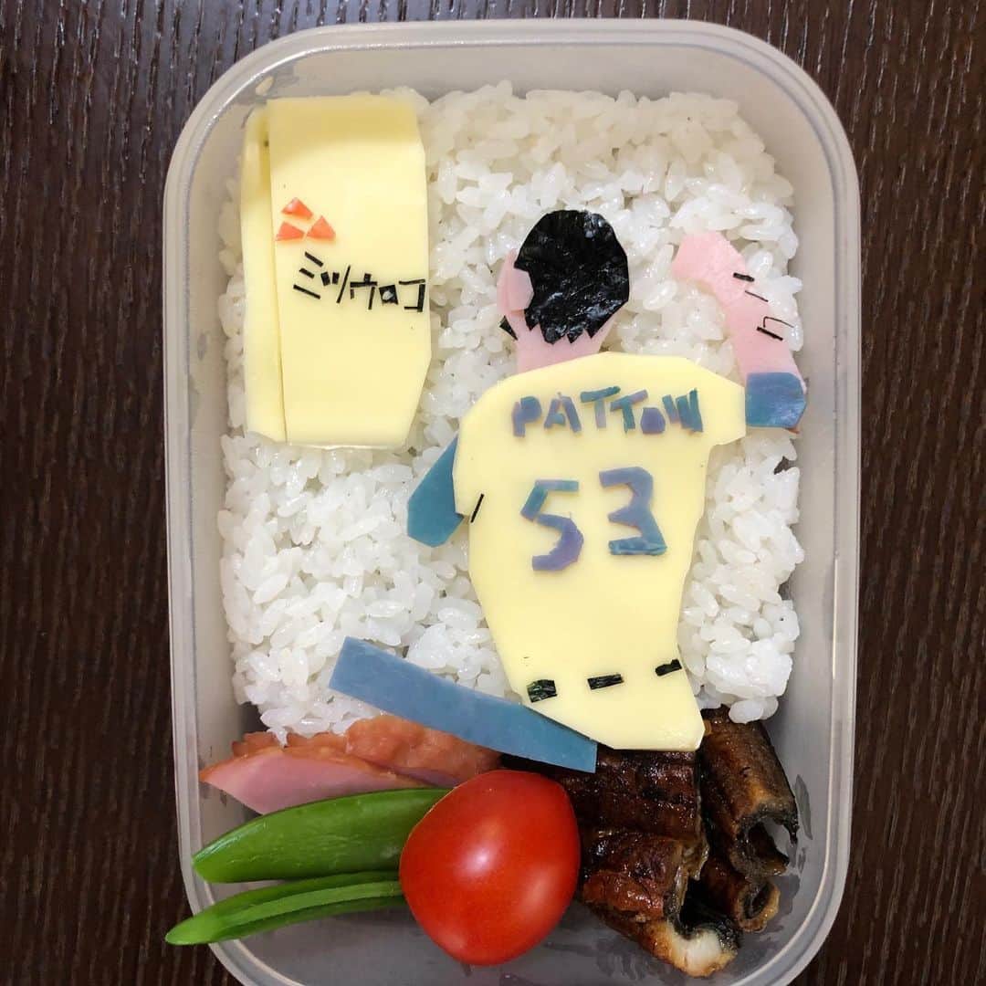 尾関高文さんのインスタグラム写真 - (尾関高文Instagram)「ベンチにある冷蔵庫を怒りに任せて殴り手を骨折した横浜のパットン弁当です。  #弁当」5月30日 15時37分 - ojecky