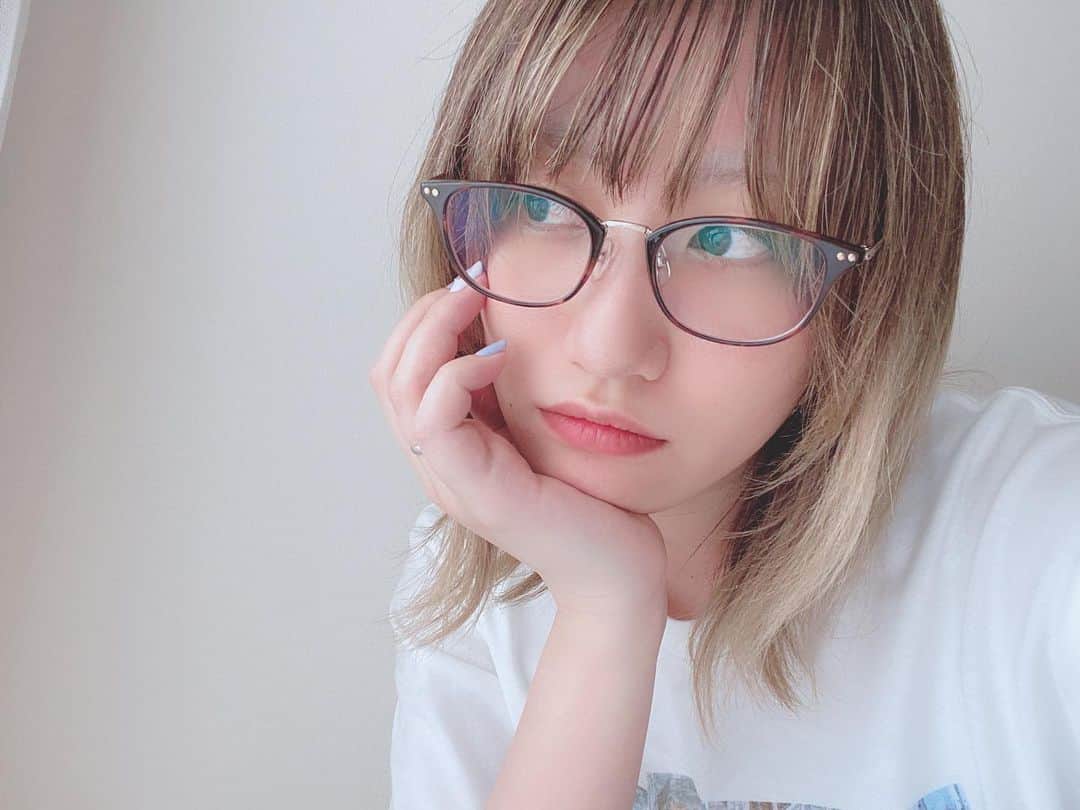 のインスタグラム：「newメガネ( ˘꒳˘) #ATY #夕香里 #視力悪くなってた」